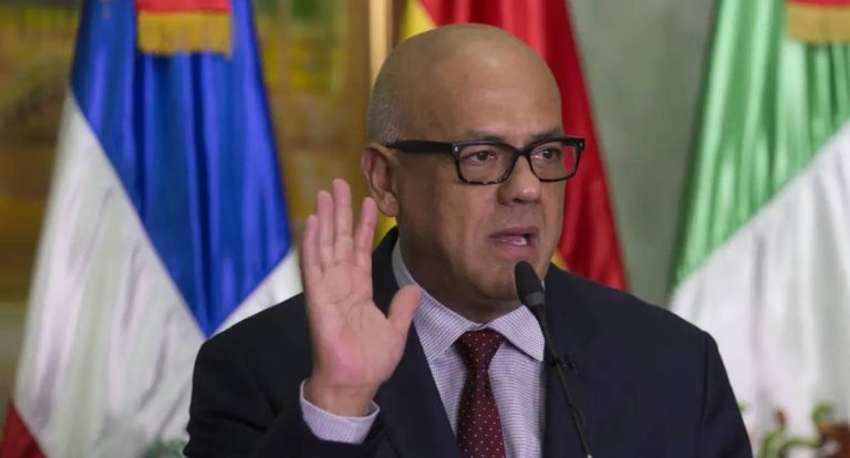 Assembleia venezuelana avança em proposta que pode libertar manifestantes detidos