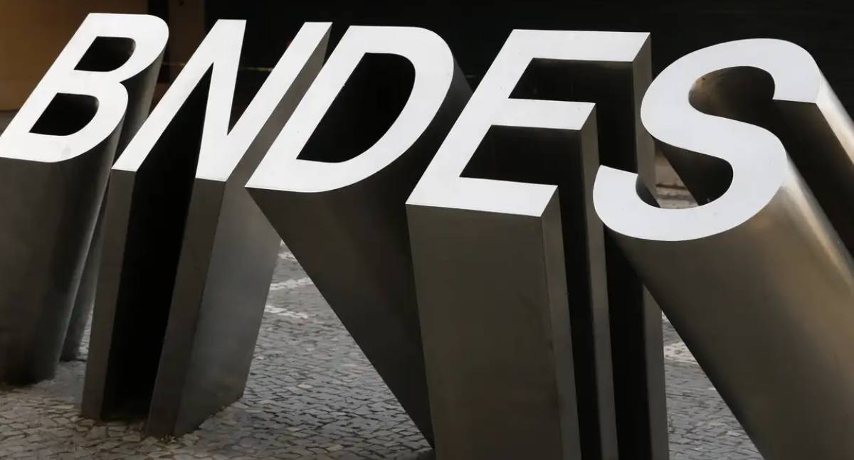 BNDES libera 280 milhões para fábrica de baterias em Itajaí