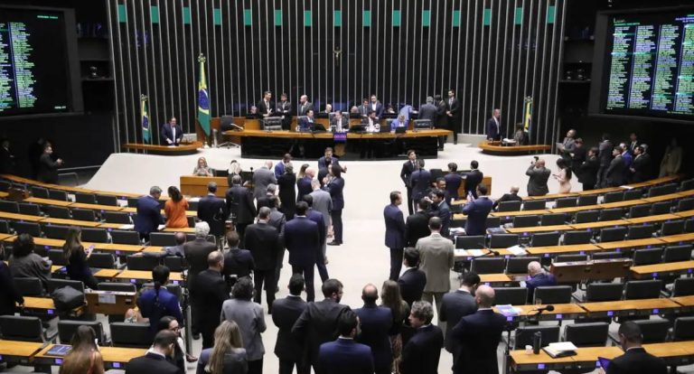 Câmara dá aval à criação da Universidade Federal do Esporte; texto segue para o Senado