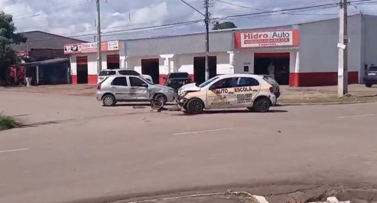 Carro de autoescola se envolve em acidente no bairro Nova Porto Velho