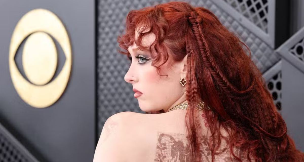 Chappell Roan rouba a cena com look transparente e protesto de Bad Bunny marca o Grammy 2026