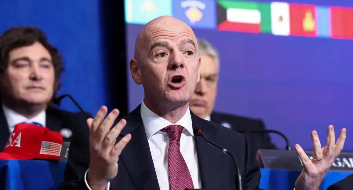 COI nega violação de neutralidade de Gianni Infantino após evento com Trump