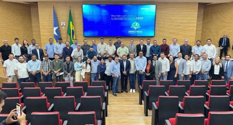 Com presença de mais de 26 prefeitos, AROM entrega propostas de atualização da Lei do FITHA ao presidente da ALE/RO