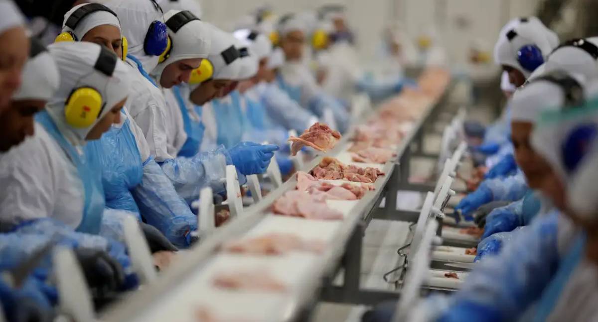 Confiança da indústria brasileira cai pelo 14º mês seguido