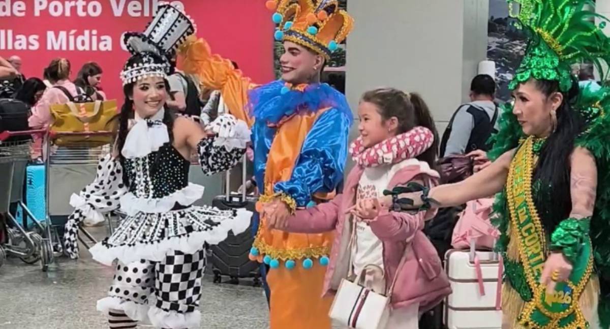 Corte do Rei Momo leva clima de alegria à rodoviária e ao aeroporto de Porto Velho