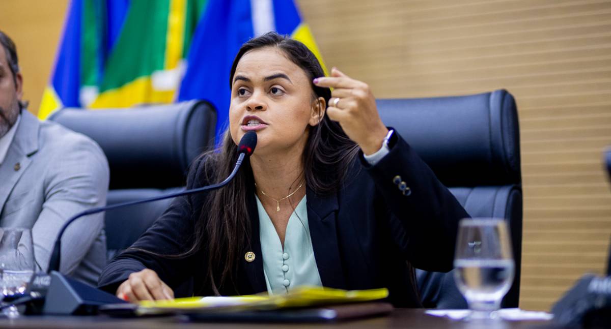 Dra. Taíssa critica tratamento diferenciado a grandes empresas em sessão extraordinária