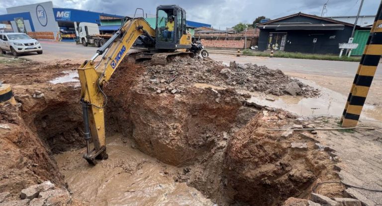 Drenagem na rua Mamoré é reforçada pela Prefeitura para combater alagamentos