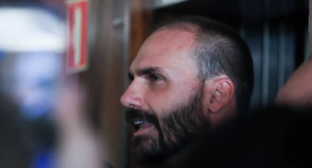 Eduardo Bolsonaro vira réu no STF por coação no curso do processo