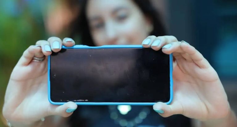 Espanha proíbe acesso de menores de 16 anos às redes sociais