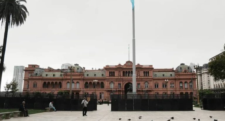 Especialista critica reforma trabalhista de Milei e alerta para proibição de greves