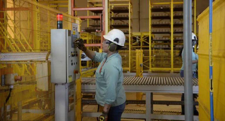 Estudo aponta que economia suportaria redução da jornada e fim da escala 6x1