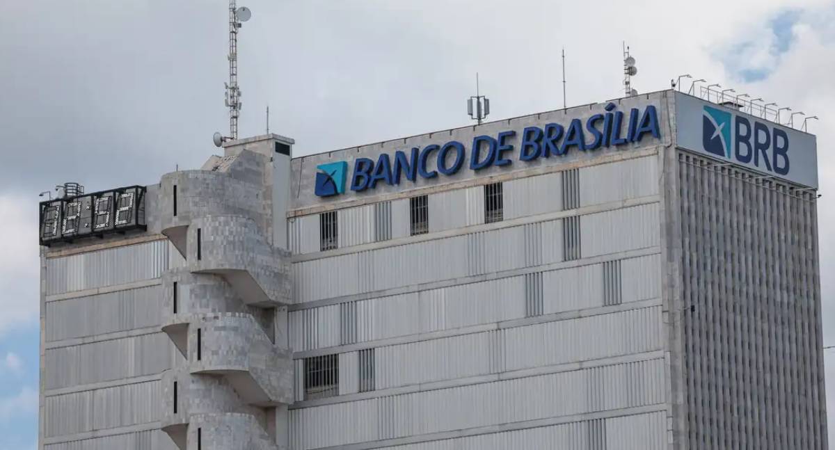 Ex-presidente do BRB aguarda convocação para novo depoimento