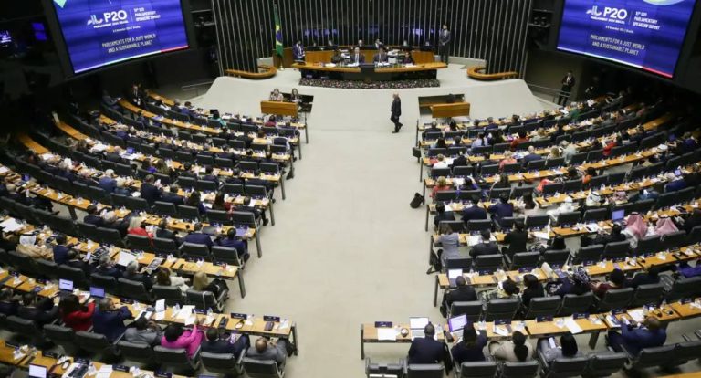 Fachin defende harmonia entre Poderes em discurso no Congresso