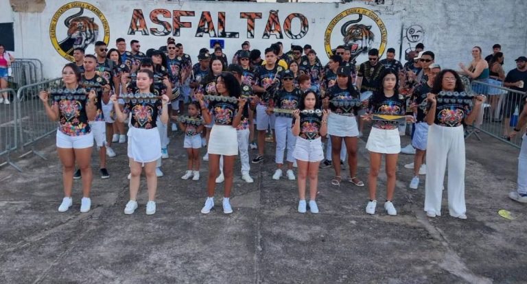Família Asfaltão realiza desfile tradicional na comunidade neste sábado