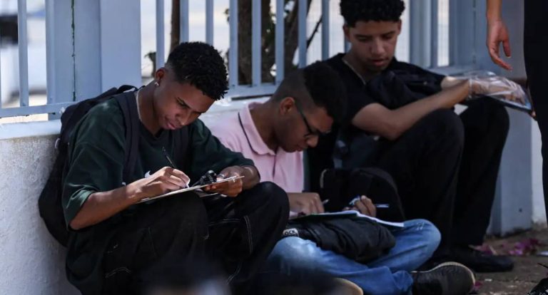 Fies 2026: inscrições para financiamento estudantil terminam nesta sexta