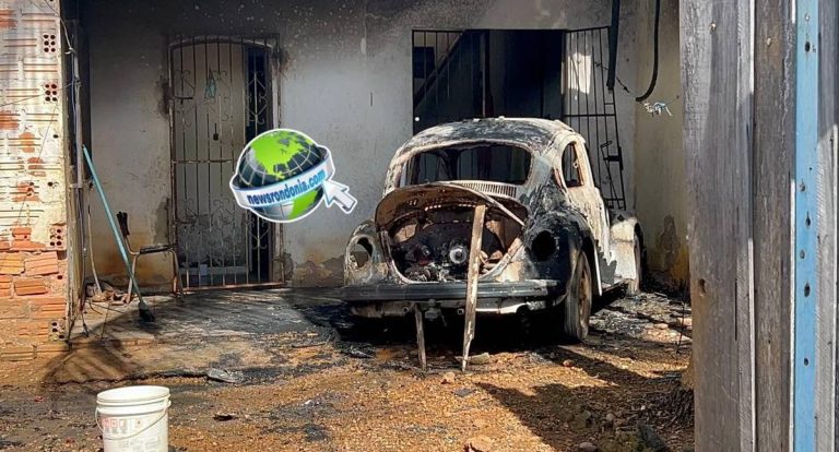 Fusca é destruído por incêndio em garagem
