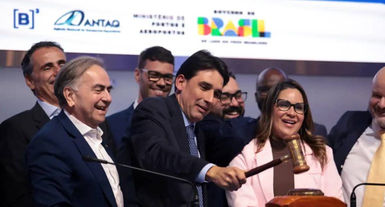 Governo arrecada R$ 226 milhões em investimentos com leilão de três terminais portuários