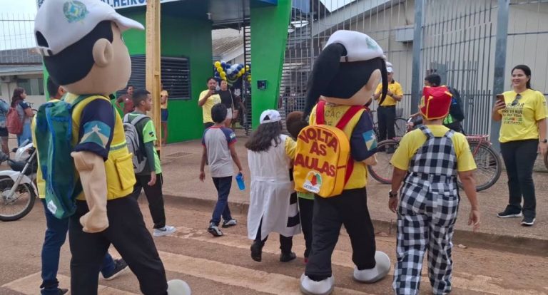 Governo de RO realiza ação educativa de trânsito na abertura do ano letivo 2026