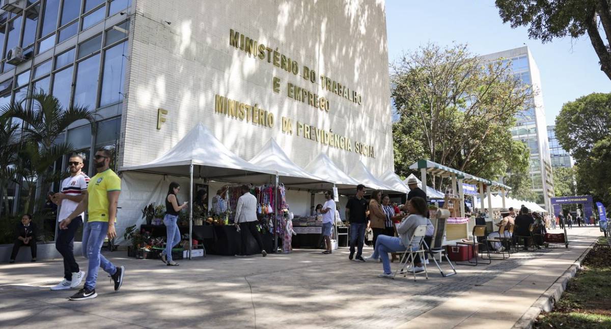 Governo libera R$ 3,9 bilhões para saques do FGTS nesta segunda