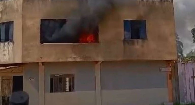 Incêndio atinge prédio abandonado usado por usuários de drogas em RO