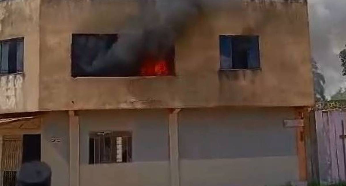 Incêndio atinge prédio abandonado usado por usuários de drogas em RO