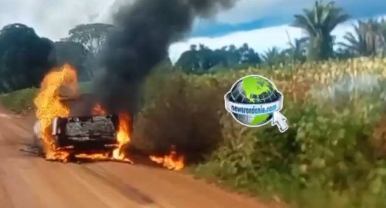 Incêndio destrói Fiat Strada na RO-458, em distrito de Candeias do Jamari