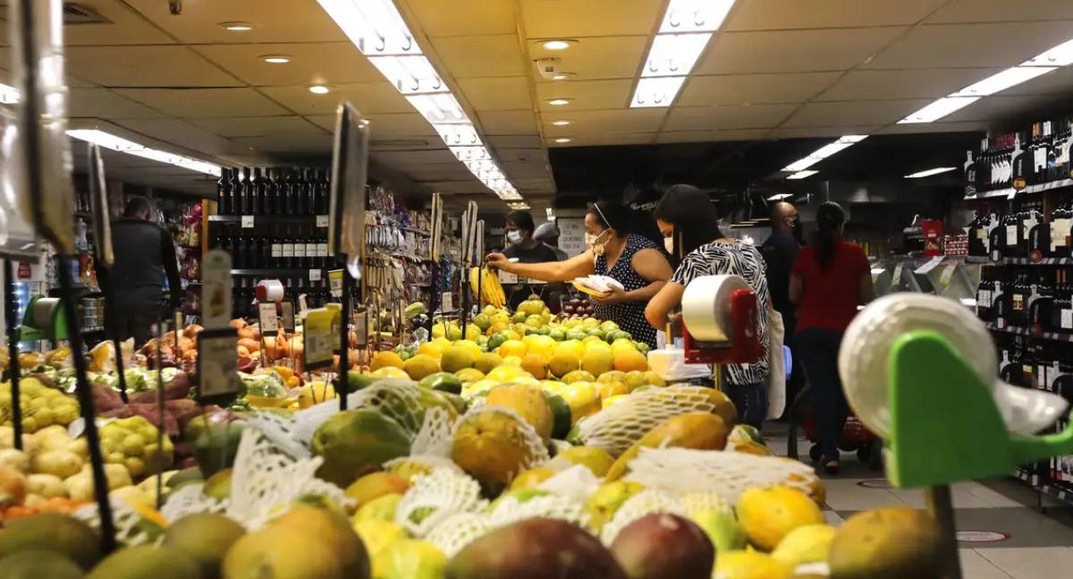 INPC de janeiro sobe 0,39% e acumula alta de 4,3% em um ano