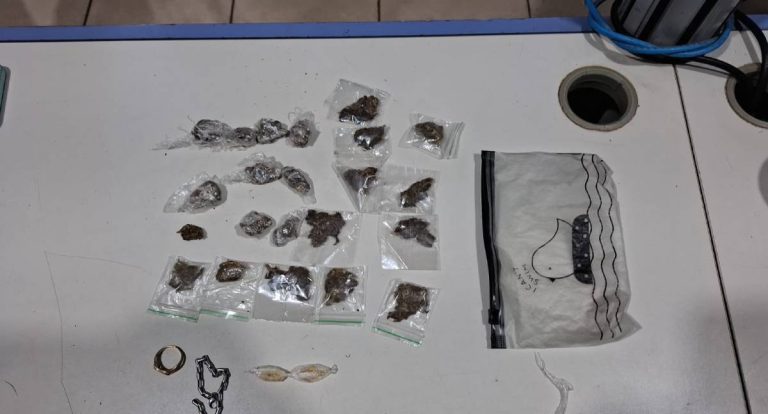 Jovem de 19 anos é preso por tráfico de drogas em varanda de restaurante em Porto Velho