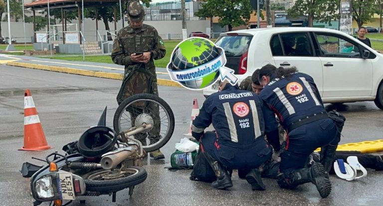 Jovem fica ferido após colisão entre carro e moto no bairro Olaria