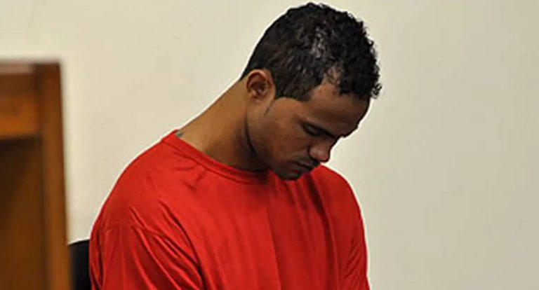 Justiça determina que ex-goleiro Bruno se apresente para manter liberdade