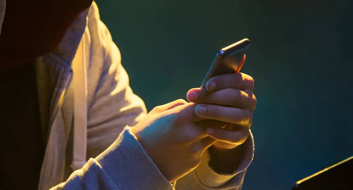 Levantamento identifica 173 vítimas de deepfakes sexuais em escolas