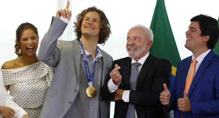 Lula recebe campeão olímpico Lucas Pinheiro e torna permanente a Lei de Incentivo ao Esporte
