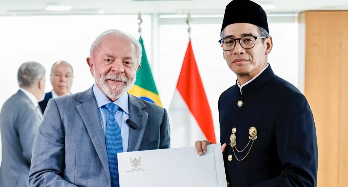 Lula recebe cartas credenciais de novos embaixadores no Planalto