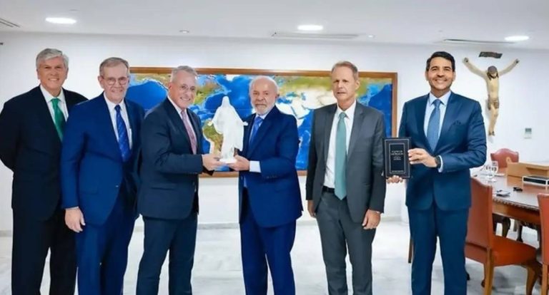Lula recebe líderes da Igreja de Jesus Cristo dos Santos dos Últimos Dias no Planalto
