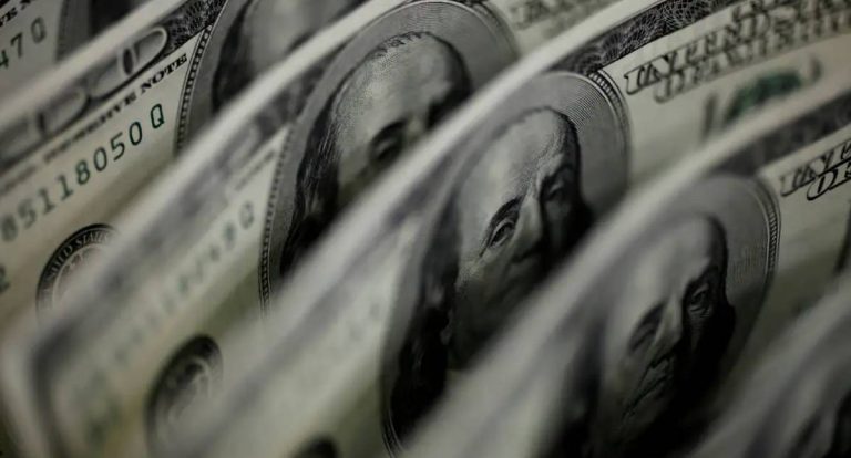 Mercado financeiro registra recorde histórico e queda do dólar após decisão nos EUA