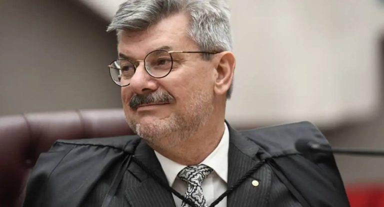 Ministro do STJ nega importunação sexual e pede licença médica