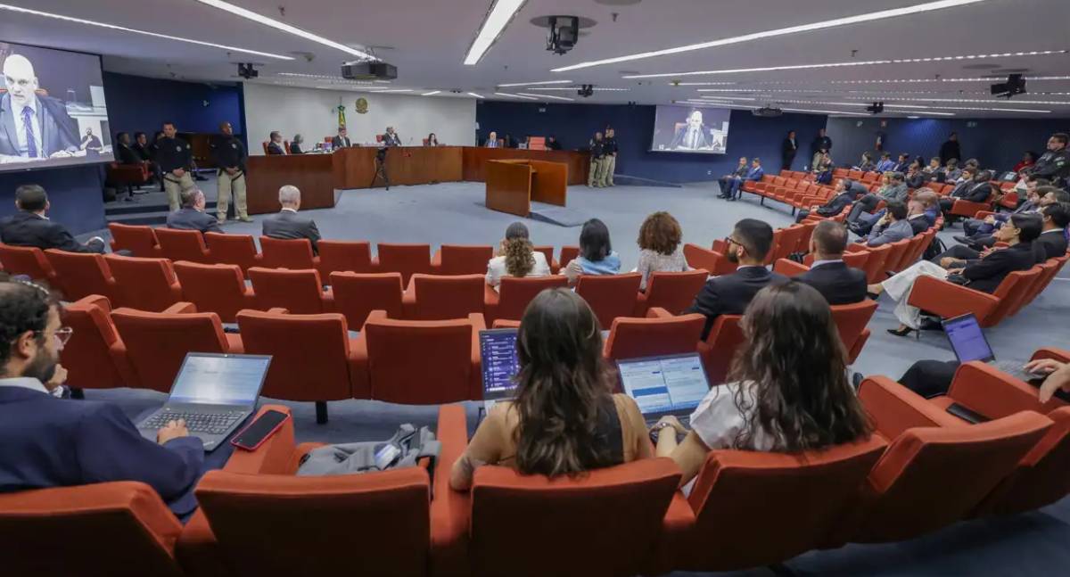 Moraes homologa acordo para militares evitarem prisão