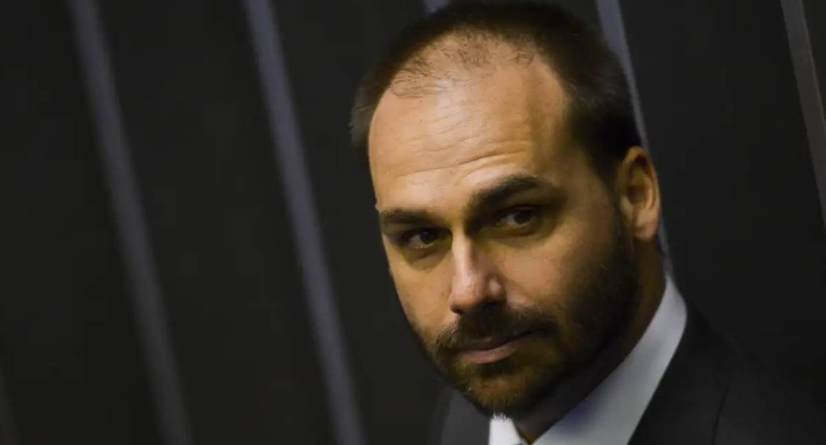 Moraes notifica Eduardo Bolsonaro sobre abertura de ação penal no STF