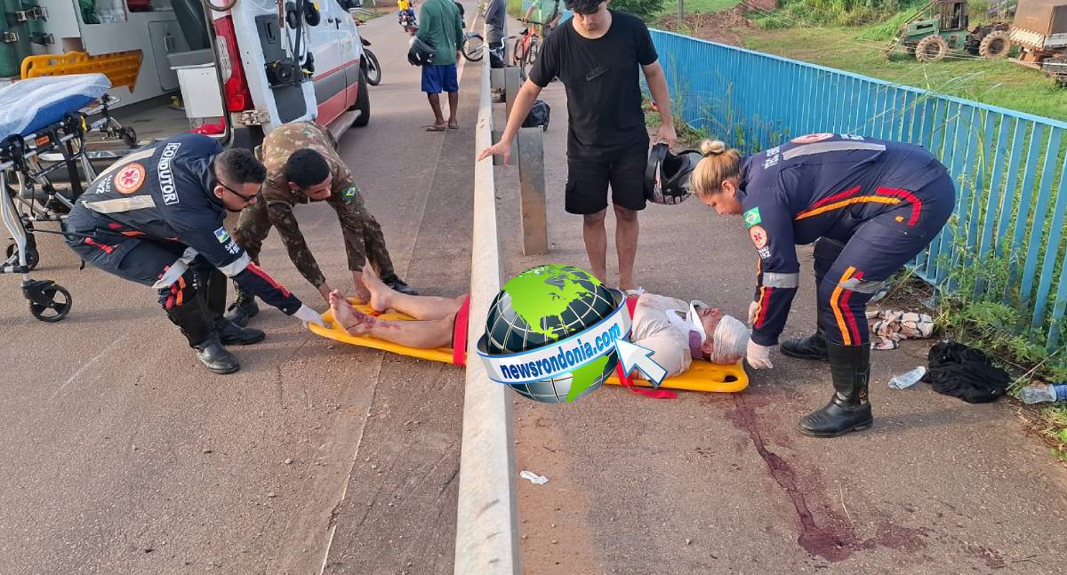 Motociclista fica em estado grave após colidir contra proteção de viaduto