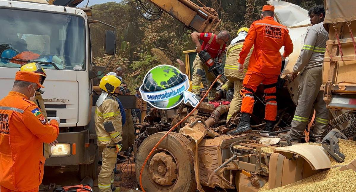 Motorista fica preso às ferragens em colisão entre carretas na Estrada da Penal