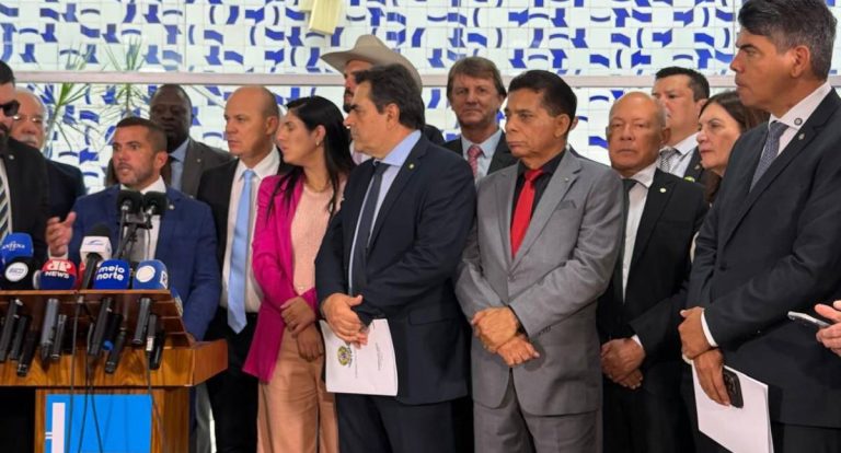 Oposição protocola CPMI do Banco Master na Câmara; Coronel Chrisóstomo participa do ato