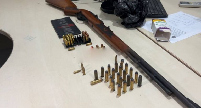 PATAMO cumpre mandado de prisão e apreende arma de fogo em residência