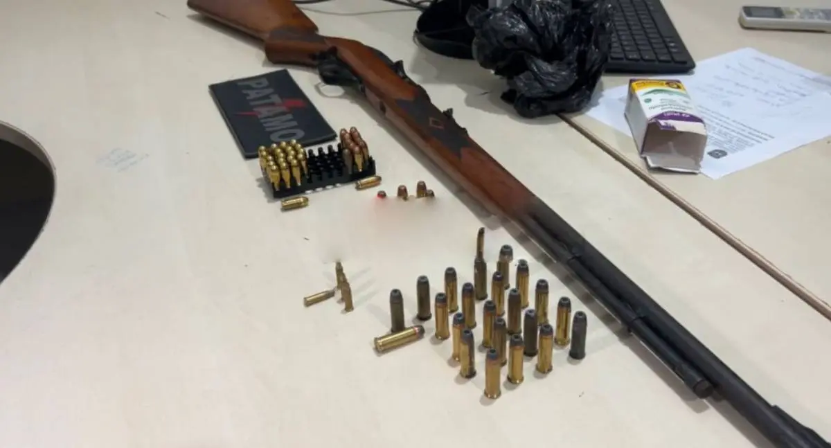 PATAMO cumpre mandado de prisão e apreende arma de fogo em residência