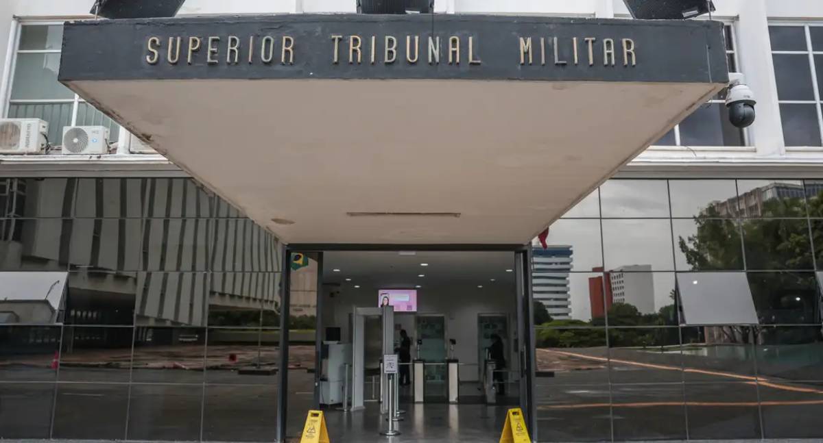 Pedido de perda de patente de Bolsonaro entra em fase inicial no STM