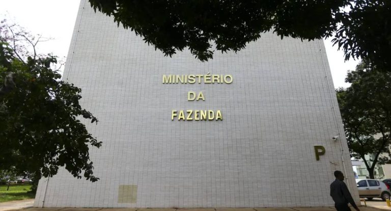 Permanência de Haddad no governo depende de encontro entre Lula e Trump
