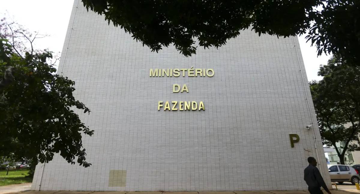 Permanência de Haddad no governo depende de encontro entre Lula e Trump