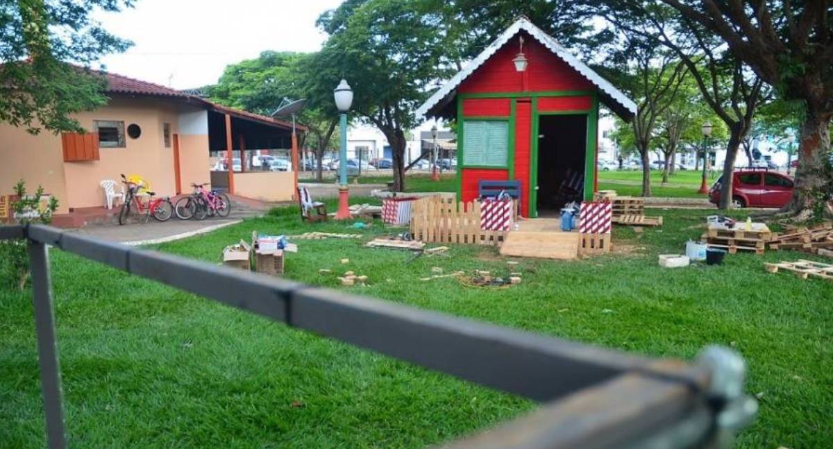 PM flagra adolescentes com drogas em praça central de Vilhena