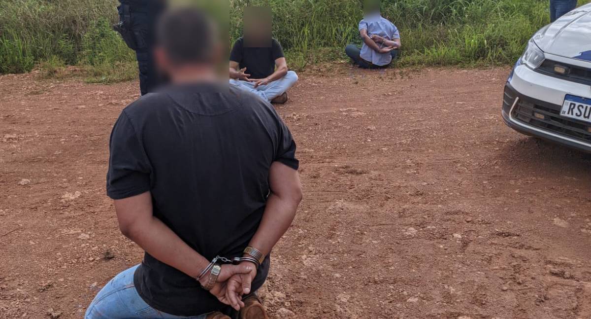 Polícia Militar prende quatro homens por extorsão e sequestro em Candeias