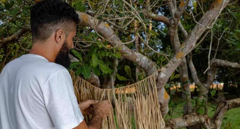 Pontão de Cultura Associação Cultural Diversidade Amazônica realiza oficina gratuita de artesanato durante a 2ª Teia RO, em Ji-Paraná