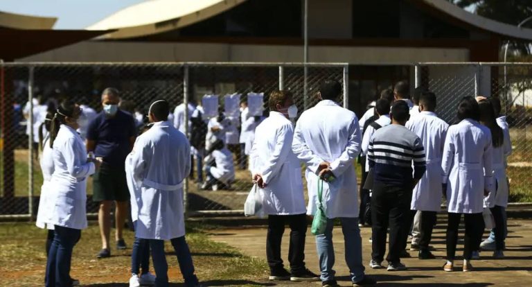 Prazo final para o programa Mais Médicos Especialistas é neste domingo